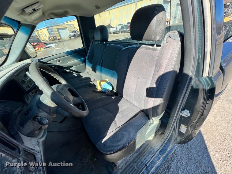 image for item ID9702 2004 Chevrolet Silverado 1500  pickup truck