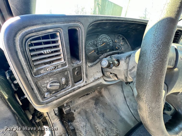 image for item ID9702 2004 Chevrolet Silverado 1500  pickup truck