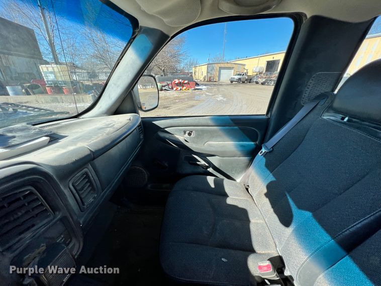 image for item ID9702 2004 Chevrolet Silverado 1500  pickup truck