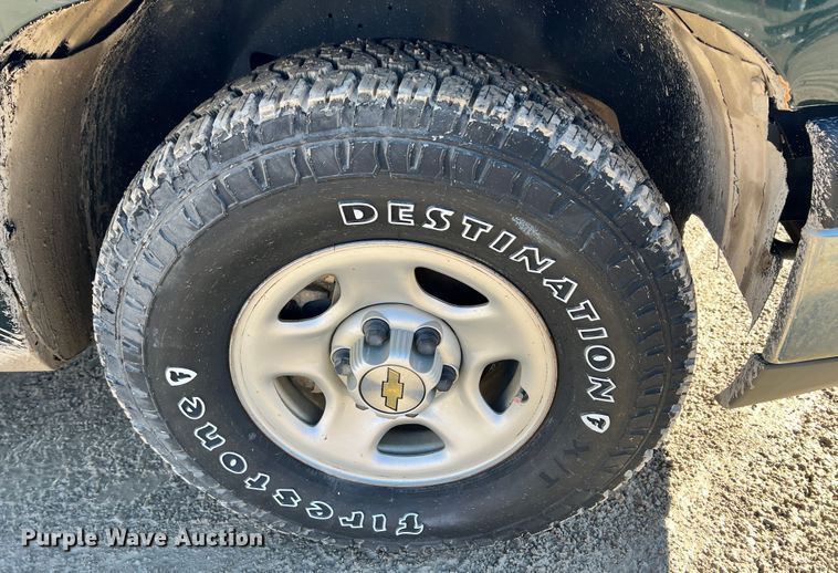 image for item ID9702 2004 Chevrolet Silverado 1500  pickup truck