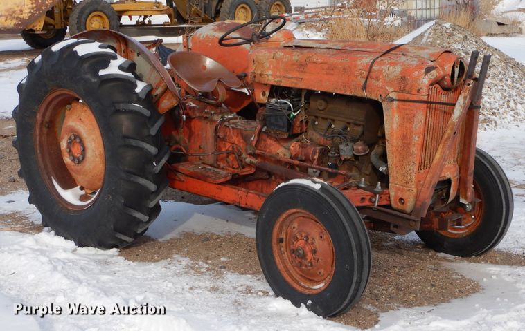 image for item IE9583 1957 Ford 850  tractor