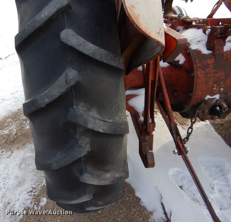 image for item IE9583 1957 Ford 850  tractor