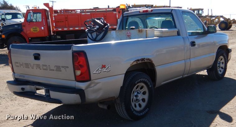 image for item IE9622 2005 Chevrolet Silverado 1500  pickup truck