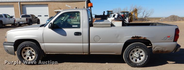 image for item IE9622 2005 Chevrolet Silverado 1500  pickup truck