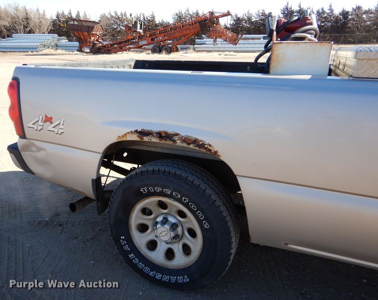 image for item IE9622 2005 Chevrolet Silverado 1500  pickup truck