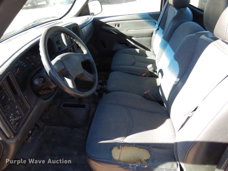 image for item IE9622 2005 Chevrolet Silverado 1500  pickup truck