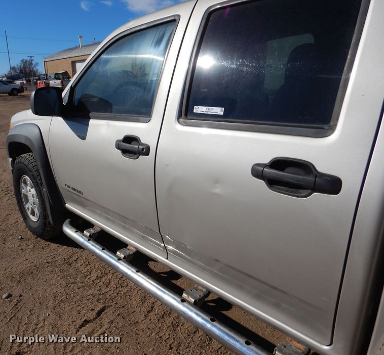 image for item IE9624 2005 Chevrolet Colorado LS  Crew Cab pickup truck