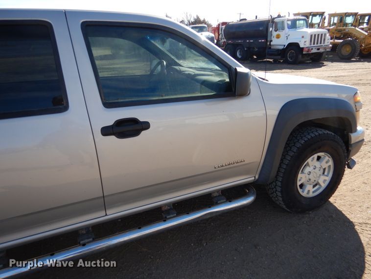image for item IE9624 2005 Chevrolet Colorado LS  Crew Cab pickup truck