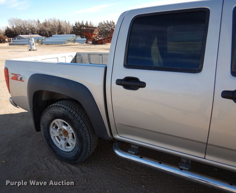 image for item IE9624 2005 Chevrolet Colorado LS  Crew Cab pickup truck