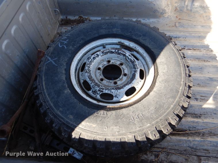 image for item IE9624 2005 Chevrolet Colorado LS  Crew Cab pickup truck