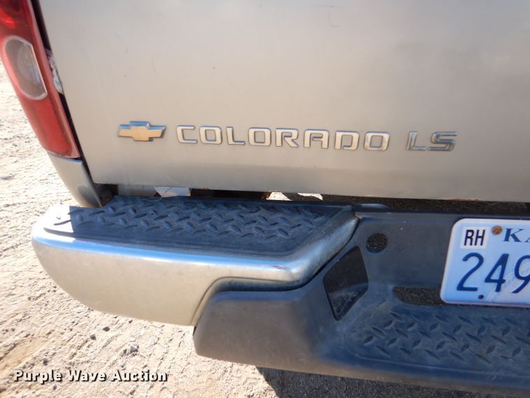 image for item IE9624 2005 Chevrolet Colorado LS  Crew Cab pickup truck