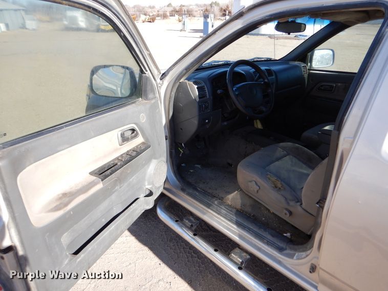 image for item IE9624 2005 Chevrolet Colorado LS  Crew Cab pickup truck