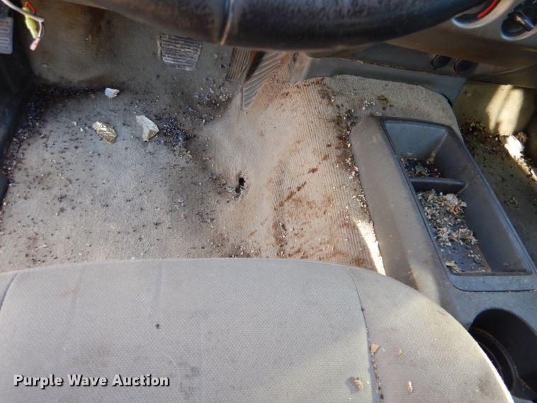 image for item IE9624 2005 Chevrolet Colorado LS  Crew Cab pickup truck