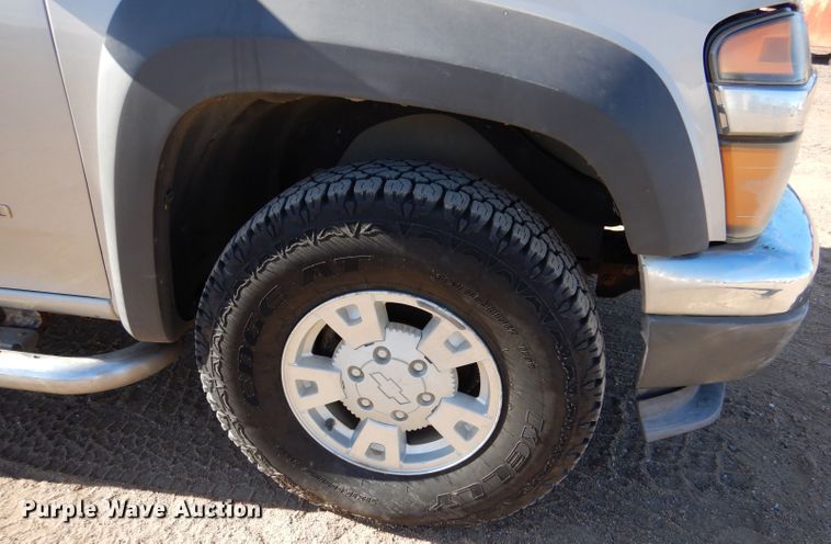 image for item IE9624 2005 Chevrolet Colorado LS  Crew Cab pickup truck