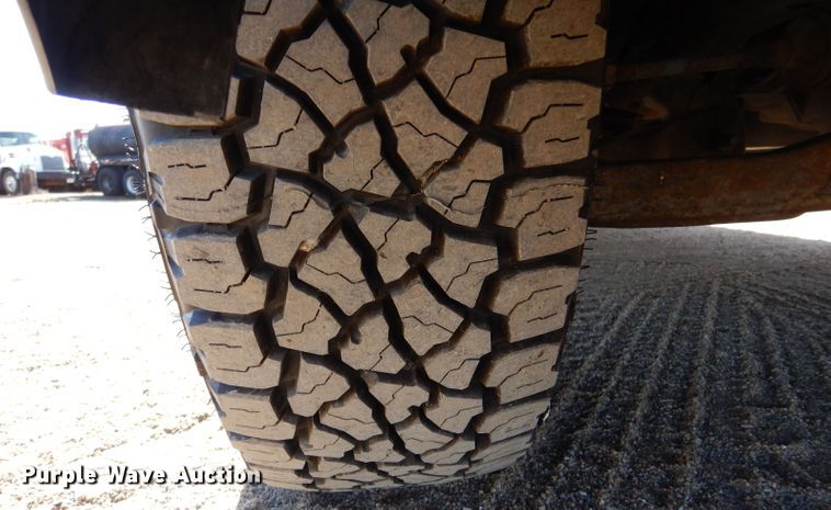 image for item IE9624 2005 Chevrolet Colorado LS  Crew Cab pickup truck