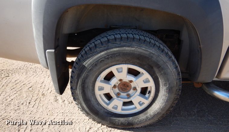 image for item IE9624 2005 Chevrolet Colorado LS  Crew Cab pickup truck