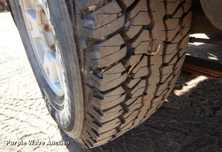 image for item IE9624 2005 Chevrolet Colorado LS  Crew Cab pickup truck