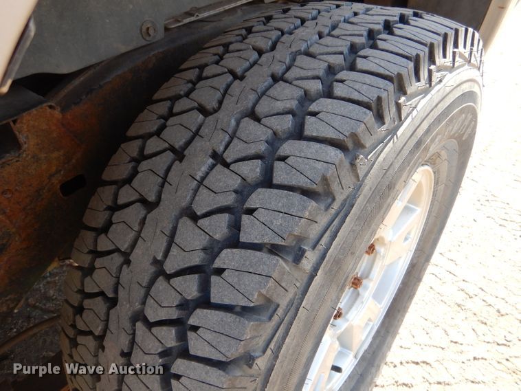 image for item IE9624 2005 Chevrolet Colorado LS  Crew Cab pickup truck