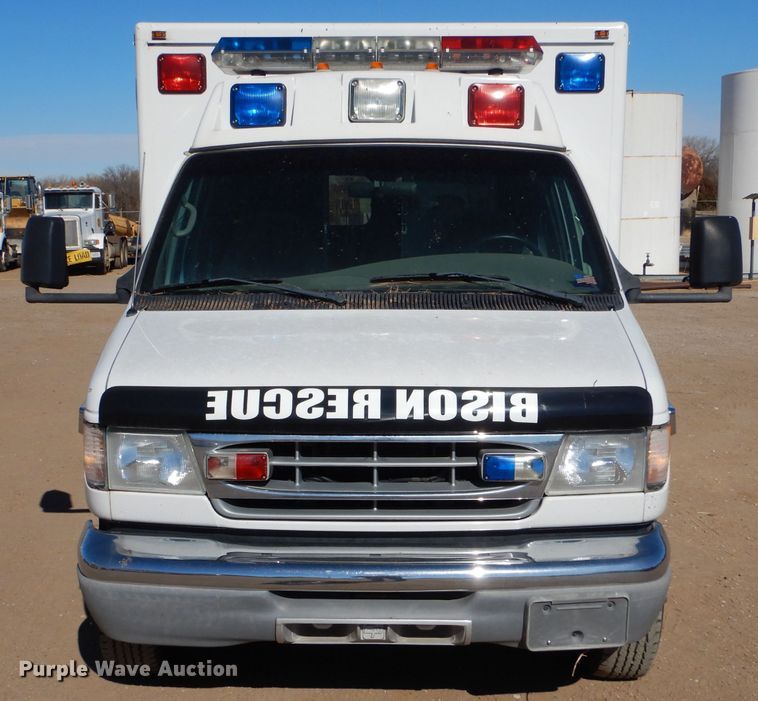image for item IE9627 2002 Ford E450 Super Duty  ambulance