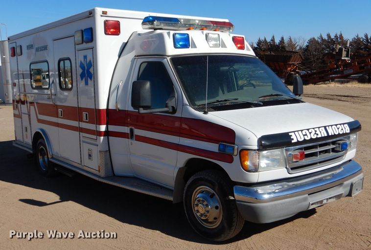 image for item IE9627 2002 Ford E450 Super Duty  ambulance