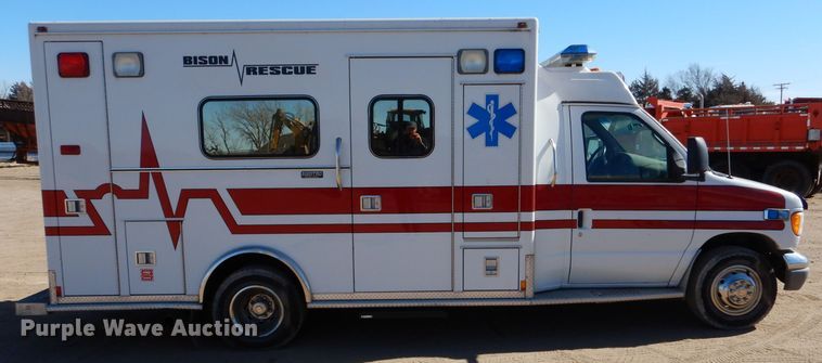 image for item IE9627 2002 Ford E450 Super Duty  ambulance