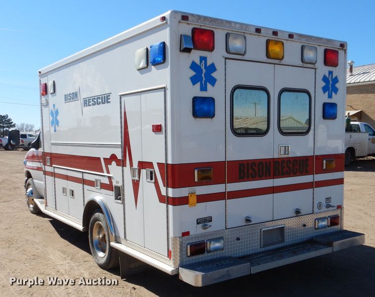 image for item IE9627 2002 Ford E450 Super Duty  ambulance