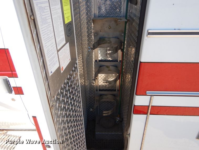 image for item IE9627 2002 Ford E450 Super Duty  ambulance