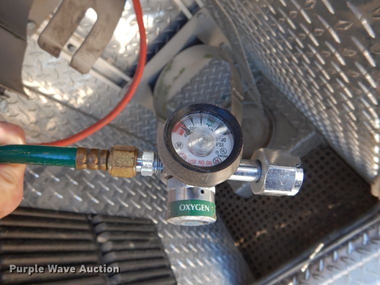 image for item IE9627 2002 Ford E450 Super Duty  ambulance