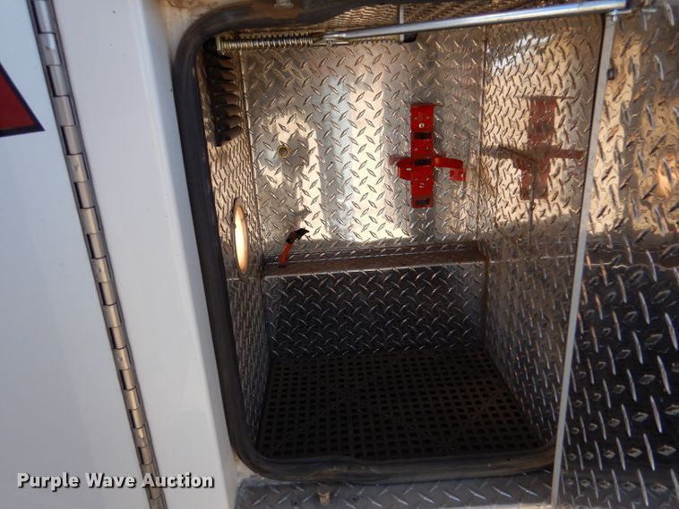 image for item IE9627 2002 Ford E450 Super Duty  ambulance