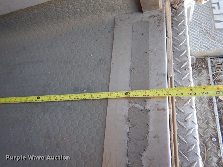 image for item IE9627 2002 Ford E450 Super Duty  ambulance