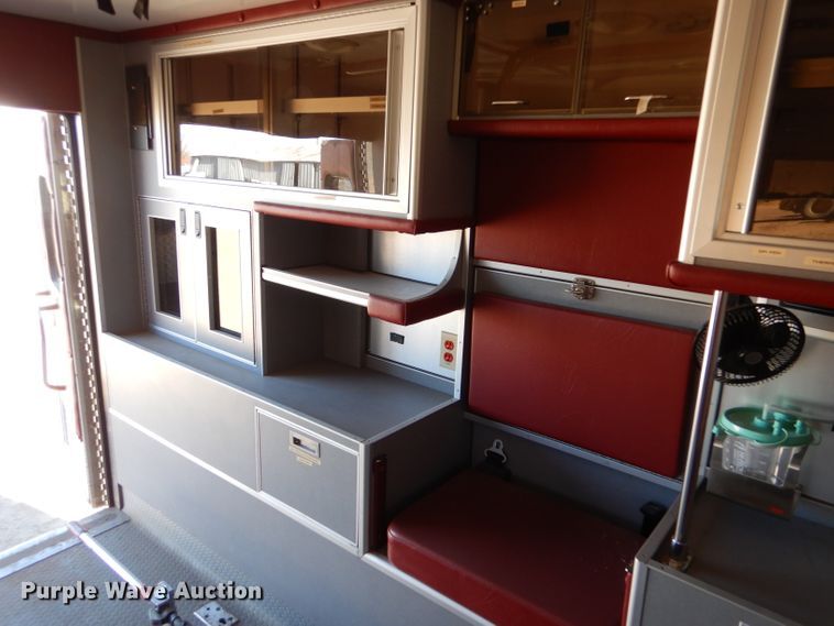 image for item IE9627 2002 Ford E450 Super Duty  ambulance