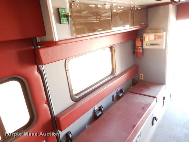 image for item IE9627 2002 Ford E450 Super Duty  ambulance