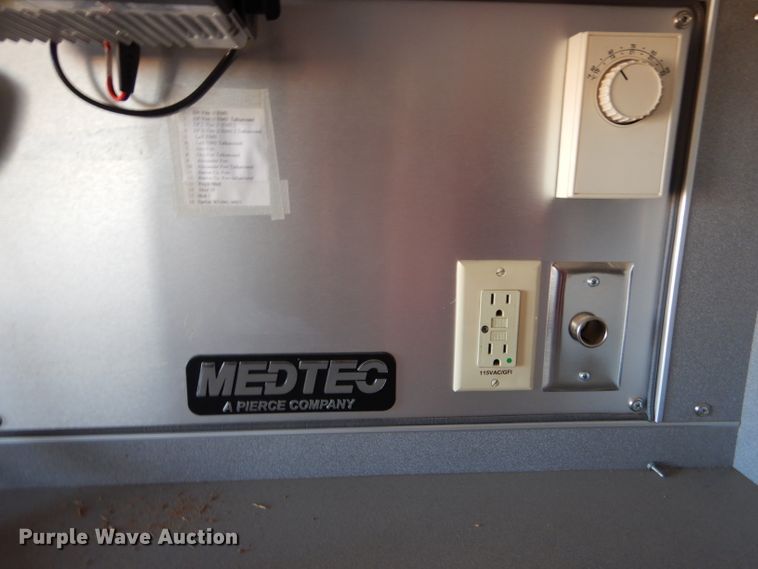 image for item IE9627 2002 Ford E450 Super Duty  ambulance