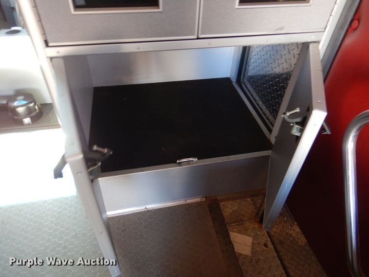 image for item IE9627 2002 Ford E450 Super Duty  ambulance