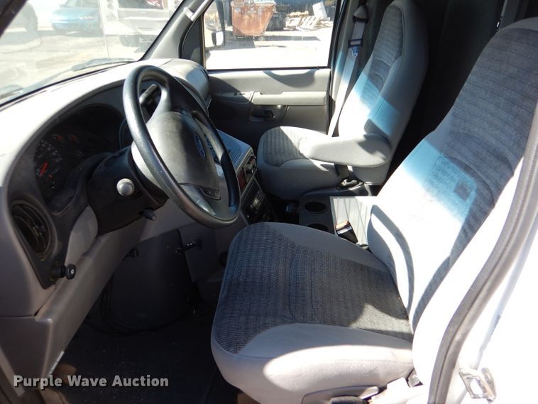 image for item IE9627 2002 Ford E450 Super Duty  ambulance