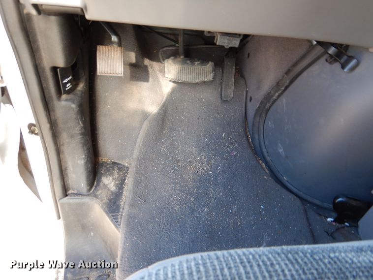 image for item IE9627 2002 Ford E450 Super Duty  ambulance