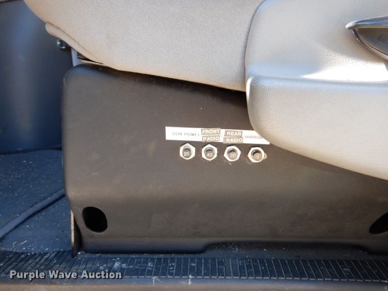 image for item IE9627 2002 Ford E450 Super Duty  ambulance