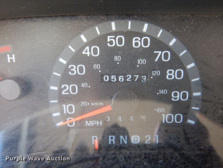 image for item IE9627 2002 Ford E450 Super Duty  ambulance