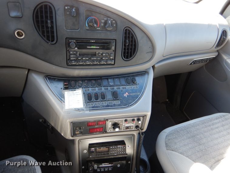 image for item IE9627 2002 Ford E450 Super Duty  ambulance