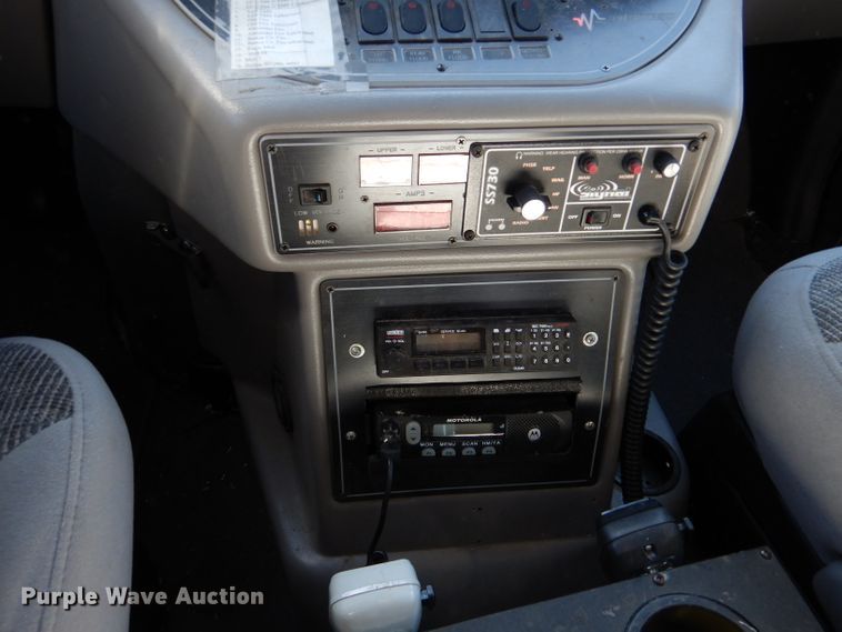 image for item IE9627 2002 Ford E450 Super Duty  ambulance