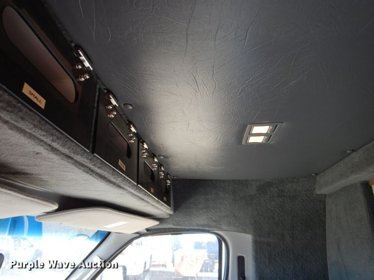 image for item IE9627 2002 Ford E450 Super Duty  ambulance