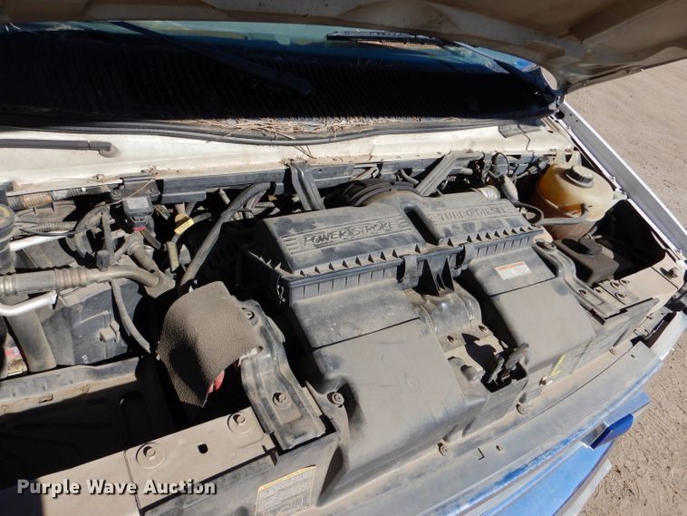 image for item IE9627 2002 Ford E450 Super Duty  ambulance