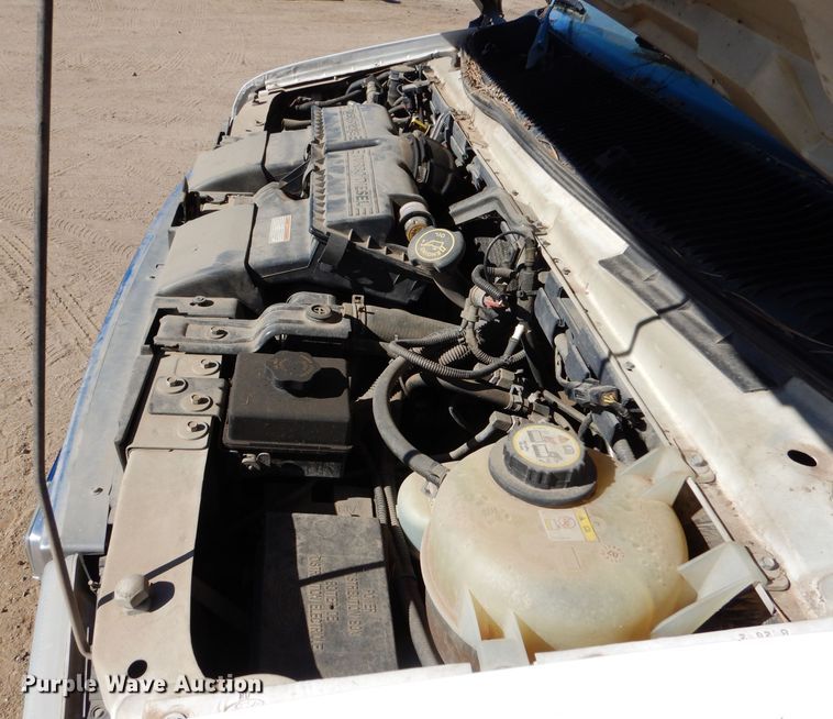 image for item IE9627 2002 Ford E450 Super Duty  ambulance