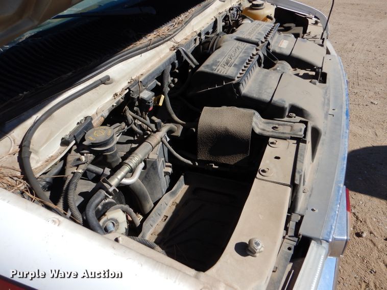 image for item IE9627 2002 Ford E450 Super Duty  ambulance