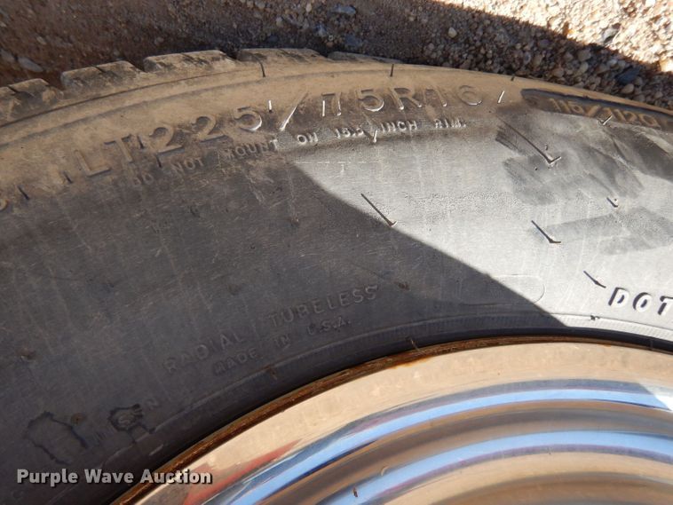 image for item IE9627 2002 Ford E450 Super Duty  ambulance