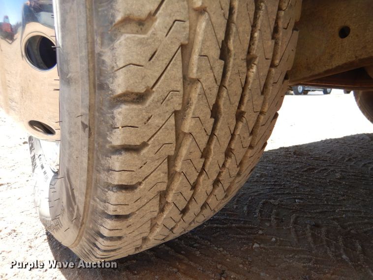 image for item IE9627 2002 Ford E450 Super Duty  ambulance