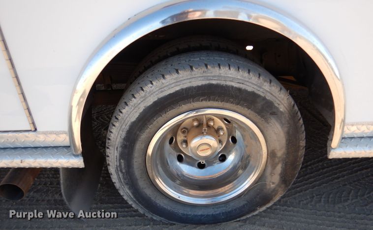 image for item IE9627 2002 Ford E450 Super Duty  ambulance