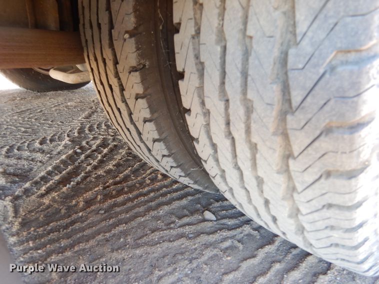 image for item IE9627 2002 Ford E450 Super Duty  ambulance