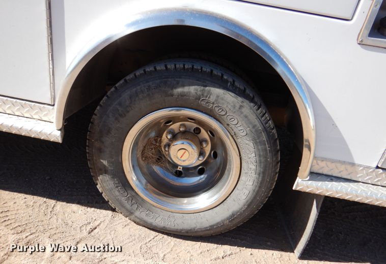 image for item IE9627 2002 Ford E450 Super Duty  ambulance