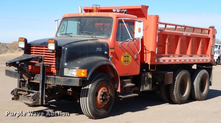 image for item IE9628 1999 International 4900  dump truck